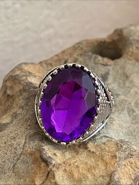 5/$10❤️❤️❤️NEW Purple Acrylic Cabochon Ring